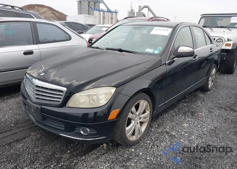 2009 Mercedes-Benz C 300 Luxury 4Matic/Sport 4Matic z USA, uszkodzony, nr VIN WDDGF81X69F228737